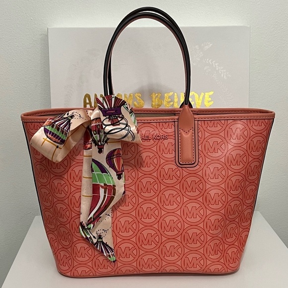 Michael Kors Coated Canvas Handbag Salmon Colored - Picture 14 of 15